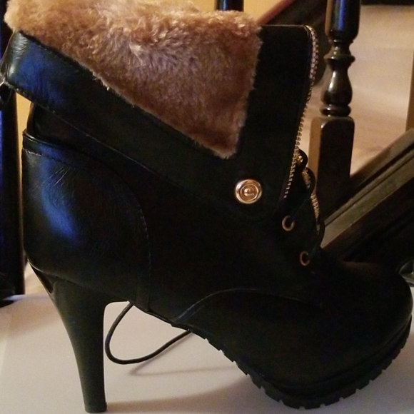 Fashion Boots - Picture 3 of 5